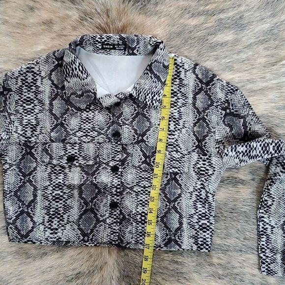 Shein Button down Cropped Shirt - Picture 7 of 9